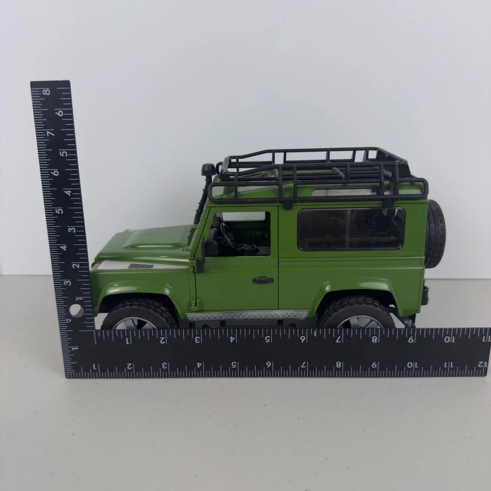 Bruder Land Rover Defender Station Wagon Green 1:16 Scale Toy Vehicle 02590 11in